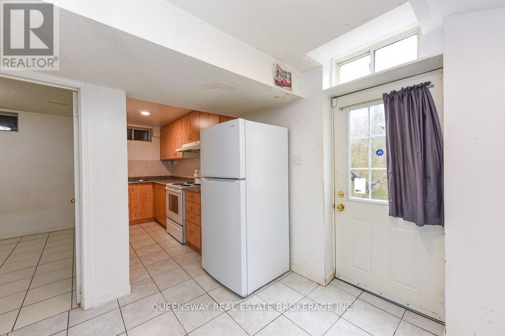 46 Thunderbird Trail, Brampton, ON - Indoor Photo Showing Kitchen