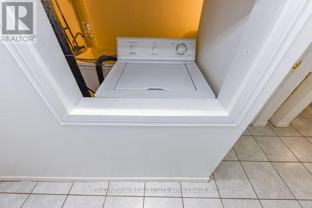 46 Thunderbird Trail, Brampton, ON - Indoor Photo Showing Laundry Room