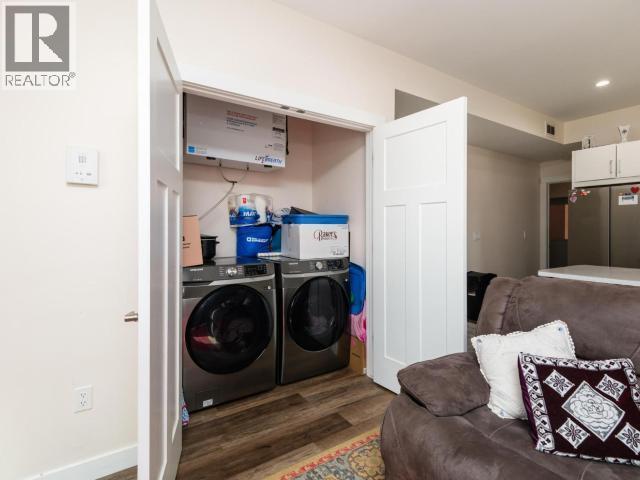 116-25 Gleaner Avenue, Whitehorse, YT - Indoor Photo Showing Laundry Room