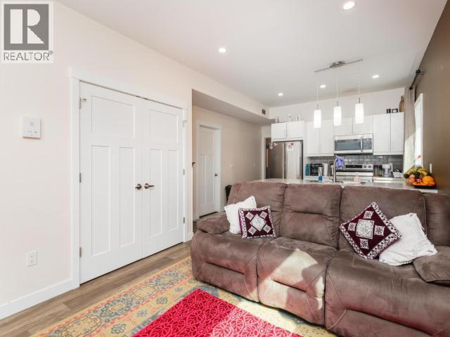 116-25 Gleaner Avenue, Whitehorse, YT - Indoor Photo Showing Living Room