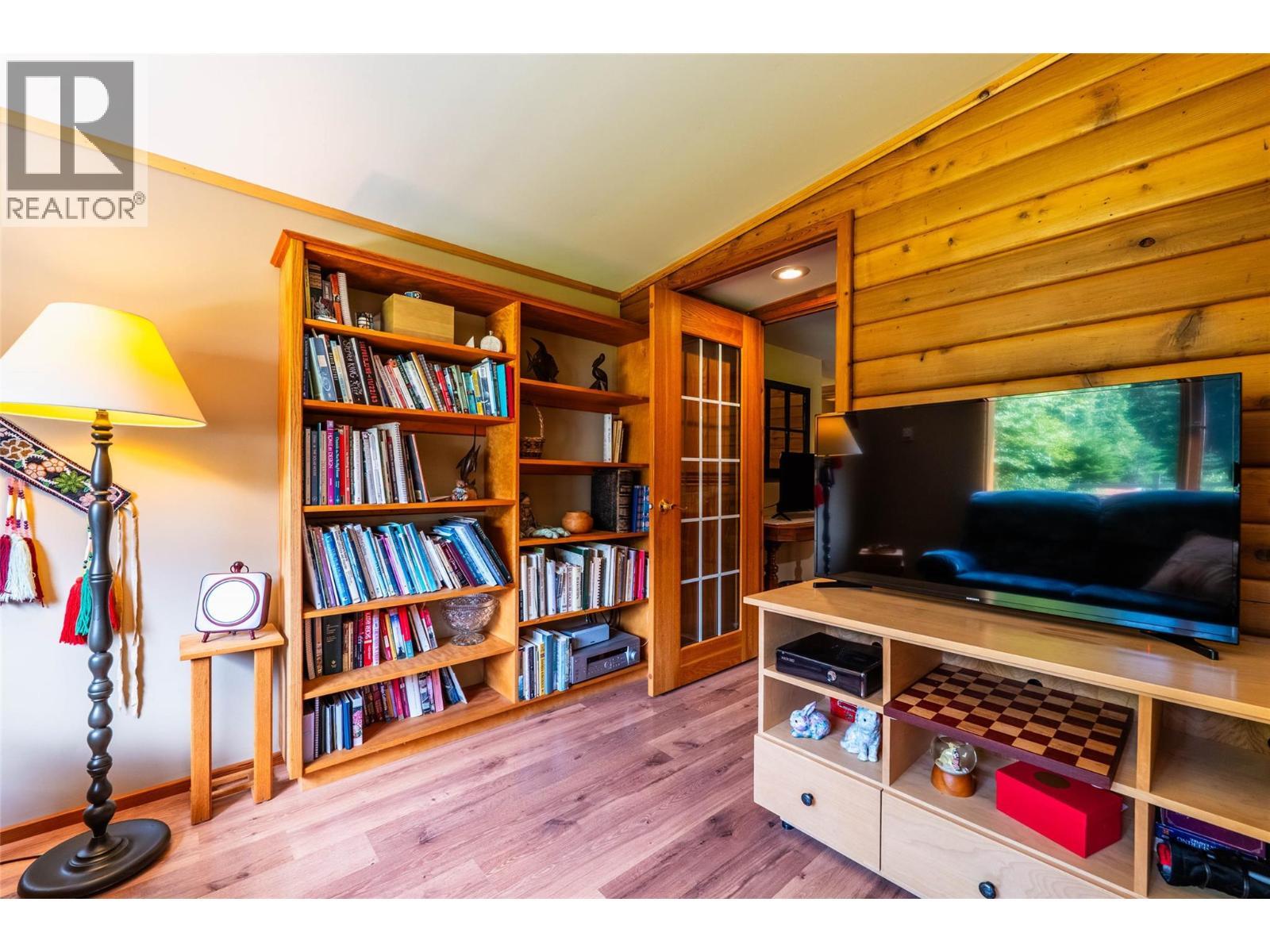 541 Bear Road, Salmo, BC - Indoor Photo Showing Office
