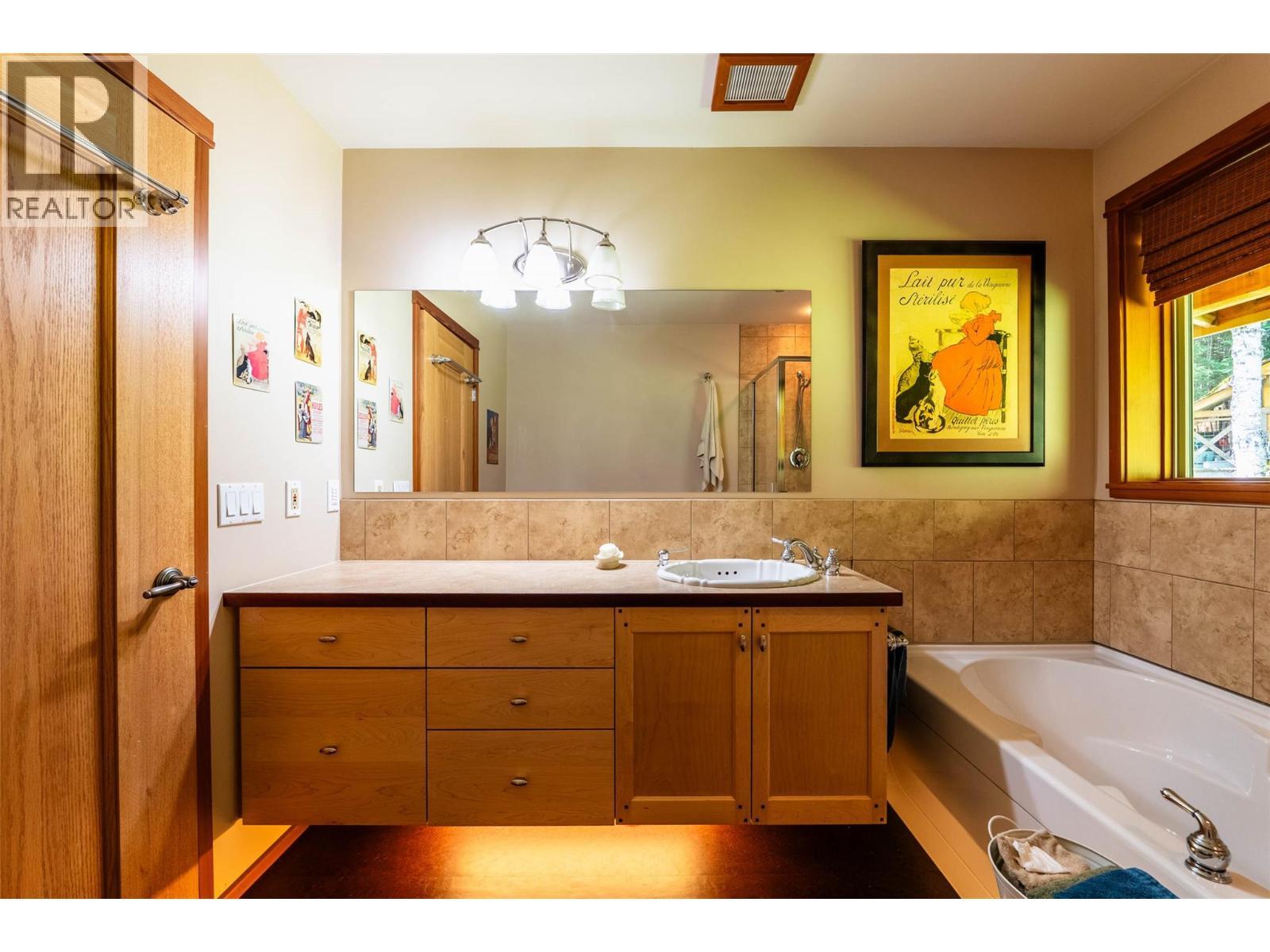 541 Bear Road, Salmo, BC - Indoor Photo Showing Bathroom