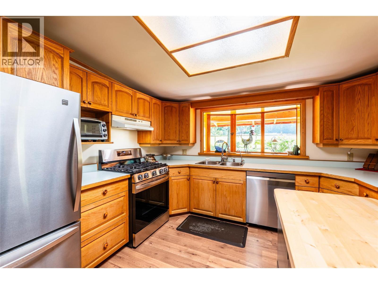 541 Bear Road, Salmo, BC - Indoor Photo Showing Kitchen With Double Sink