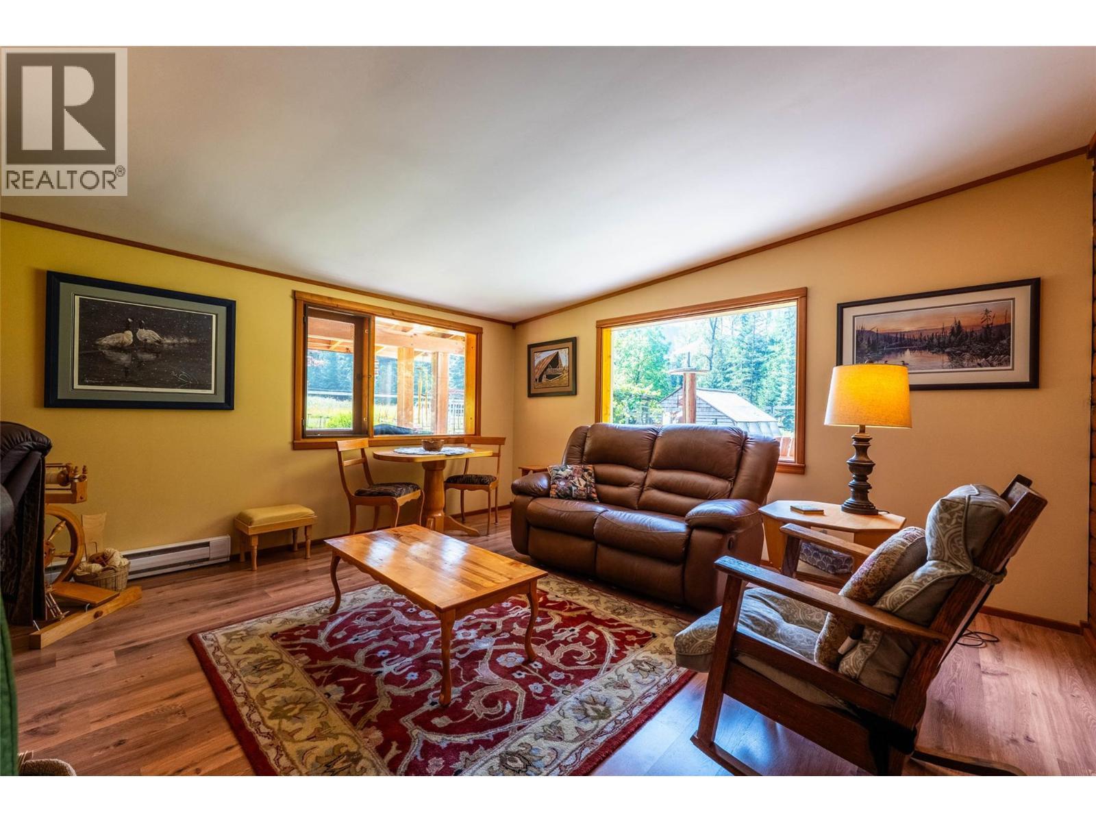 541 Bear Road, Salmo, BC - Indoor Photo Showing Living Room