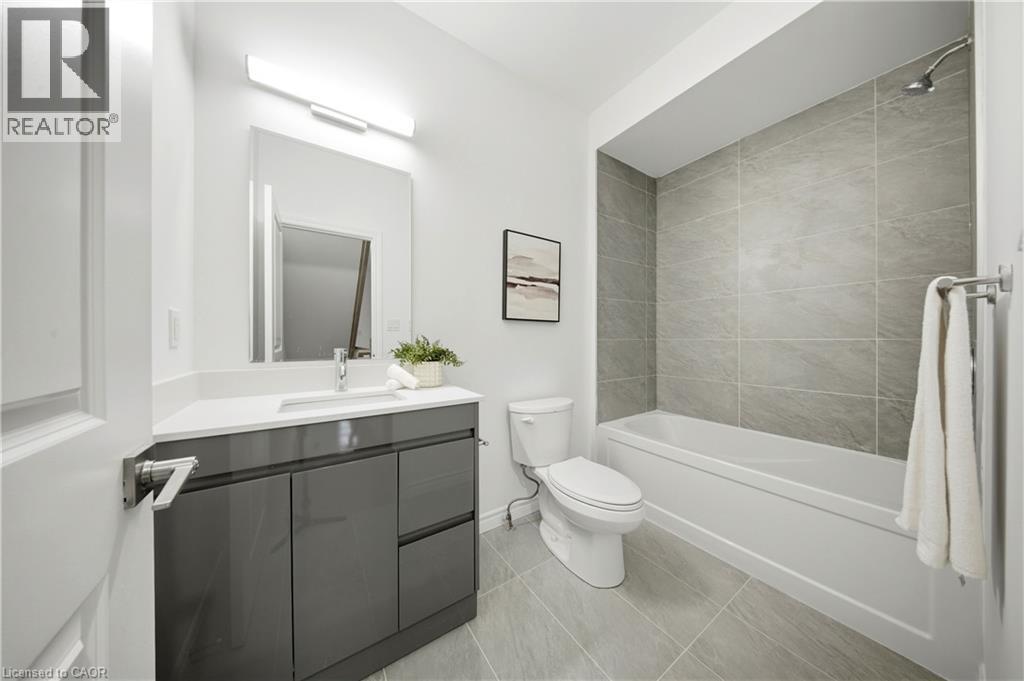 2 Slessor Boulevard Unit# 12, Grimsby, ON - Indoor Photo Showing Bathroom