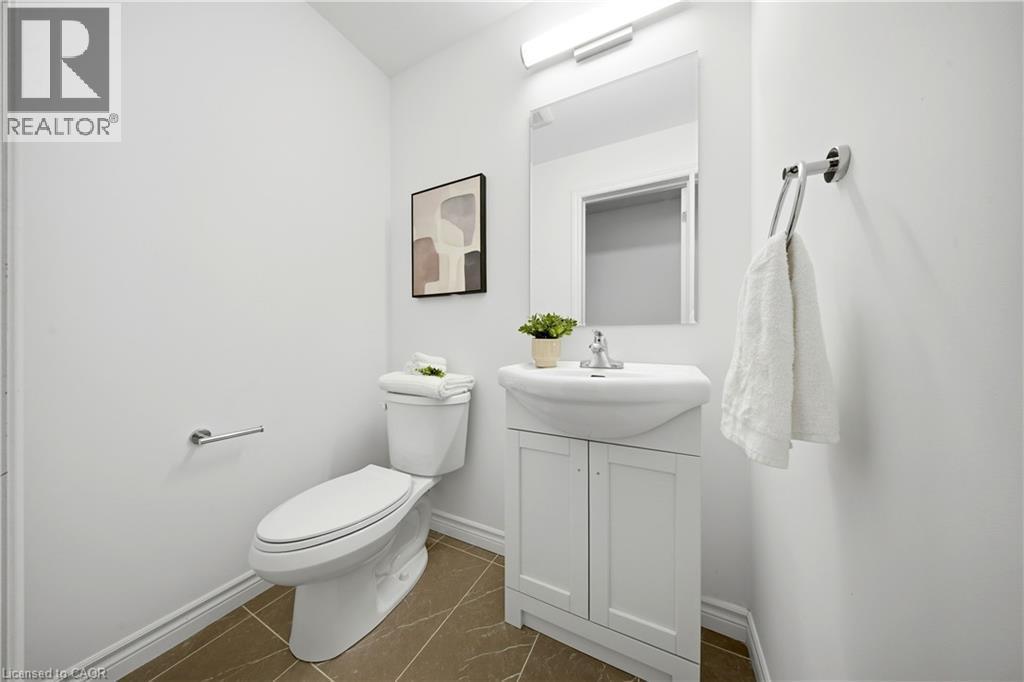 2 Slessor Boulevard Unit# 12, Grimsby, ON - Indoor Photo Showing Bathroom