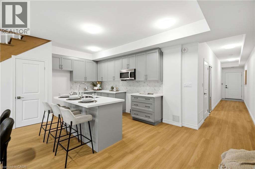 2 Slessor Boulevard Unit# 12, Grimsby, ON - Indoor Photo Showing Kitchen With Upgraded Kitchen