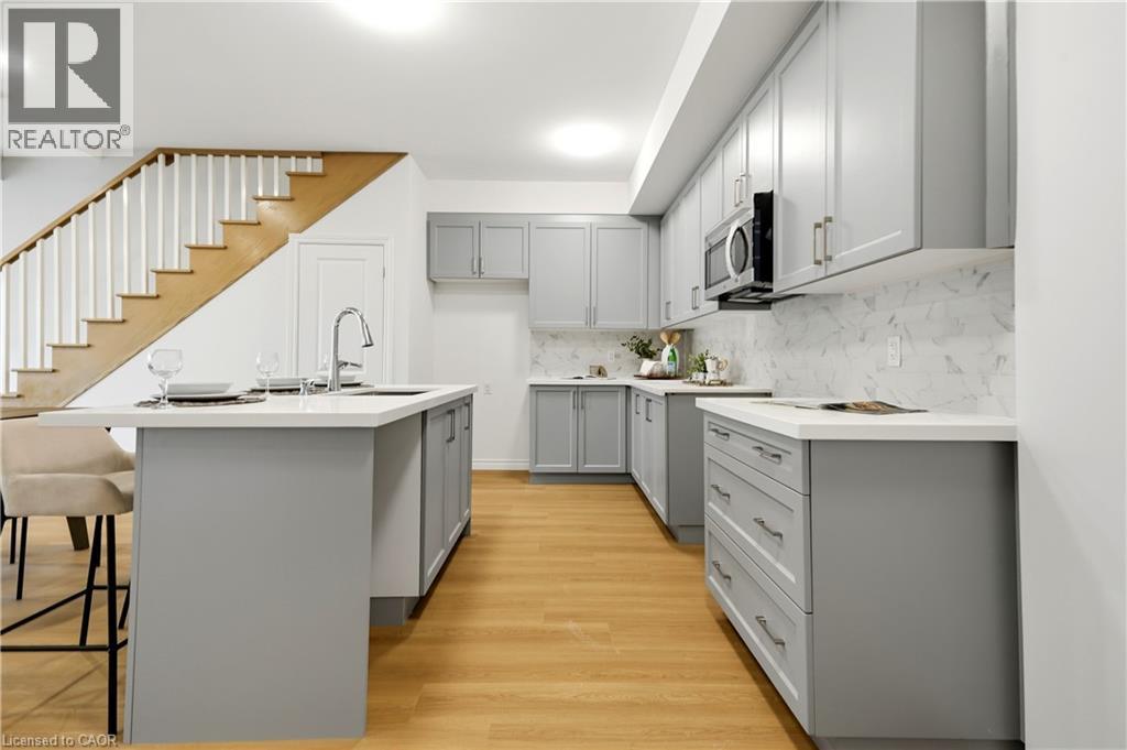 2 Slessor Boulevard Unit# 12, Grimsby, ON - Indoor Photo Showing Kitchen With Upgraded Kitchen