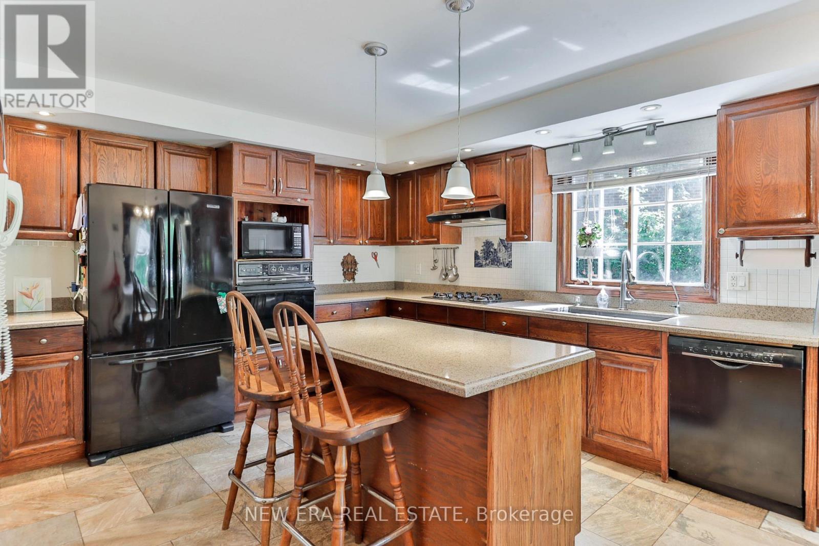 37 Glenthorne Drive, Toronto, ON - Indoor Photo Showing Kitchen