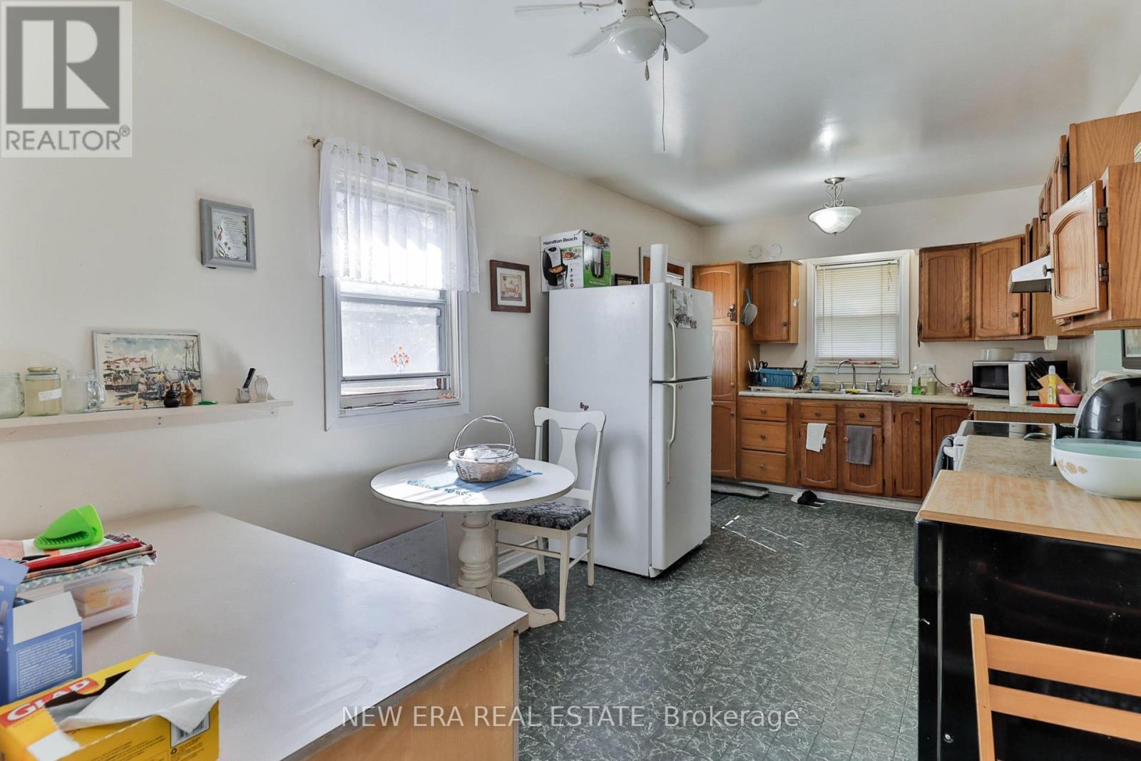 37 Glenthorne Drive, Toronto, ON - Indoor Photo Showing Kitchen