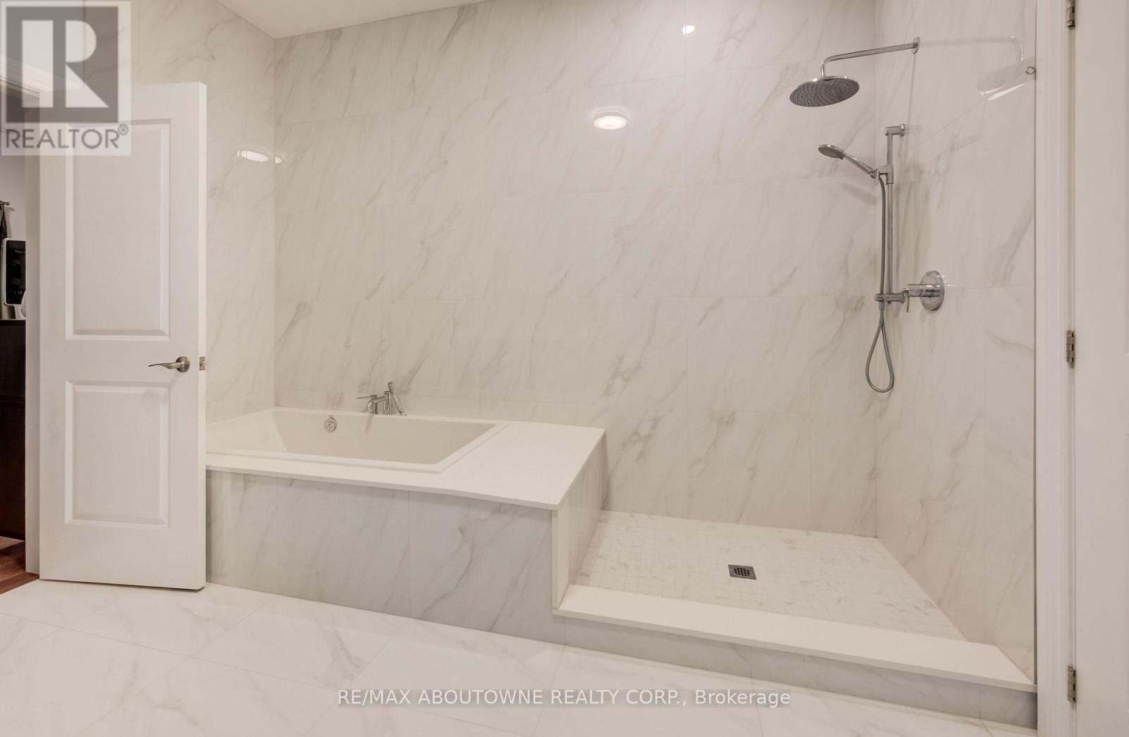 3091 Parkerhill Road, Mississauga, ON - Indoor Photo Showing Bathroom