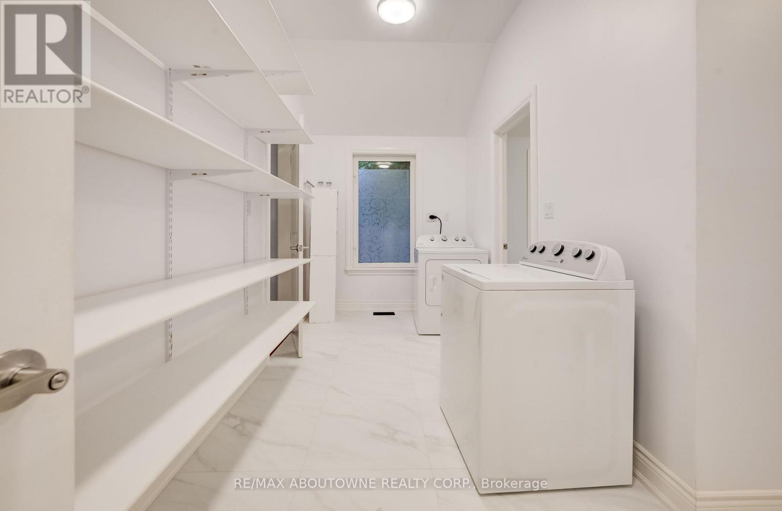 3091 Parkerhill Road, Mississauga, ON - Indoor Photo Showing Laundry Room