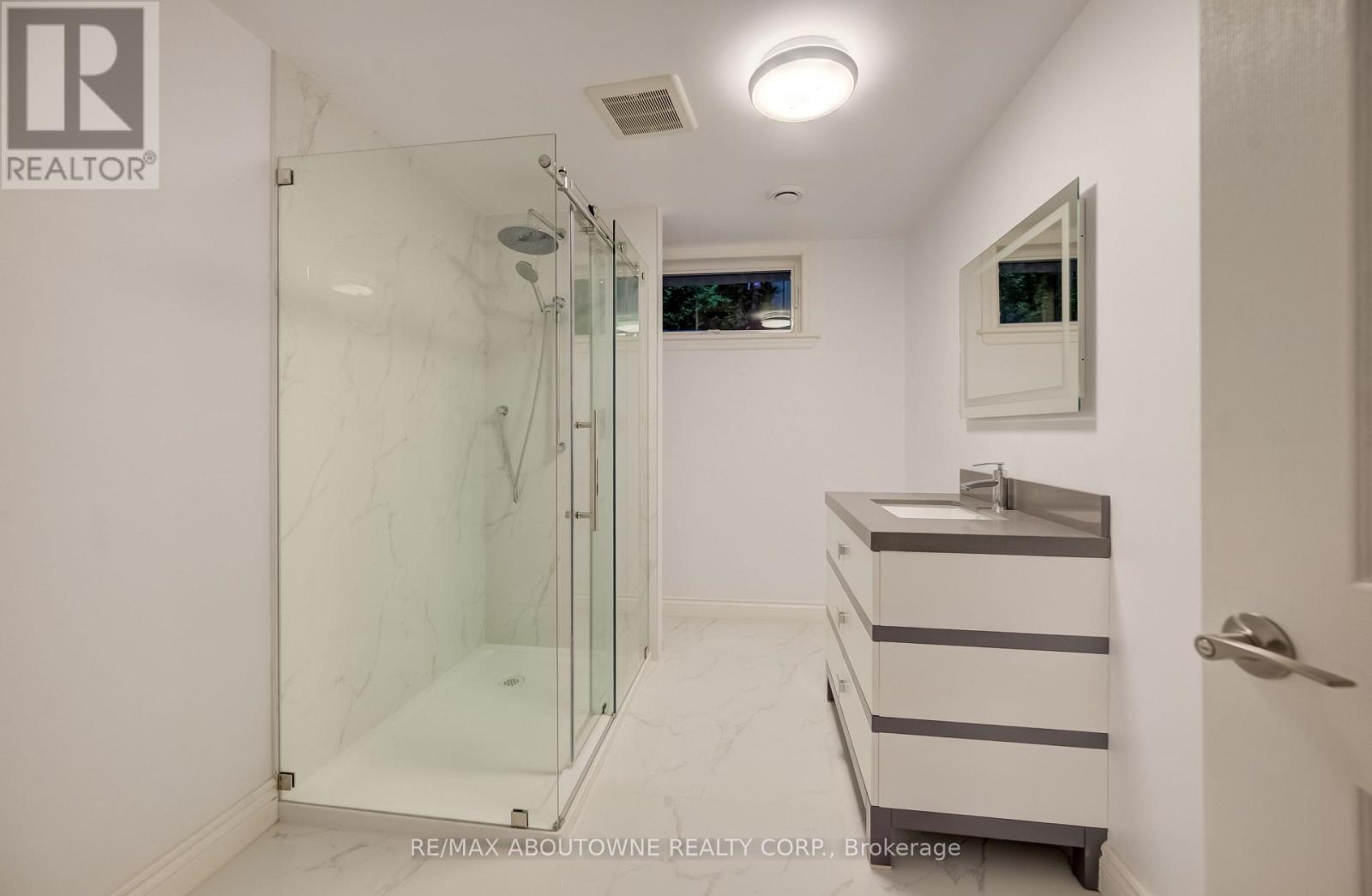 3091 Parkerhill Road, Mississauga, ON - Indoor Photo Showing Bathroom