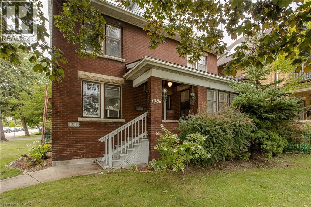 1088 King Street E, Hamilton, ON - Outdoor