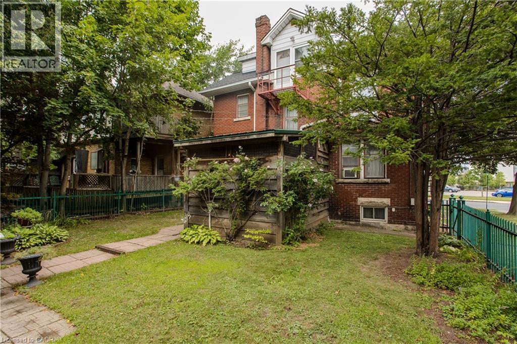 1088 King Street E, Hamilton, ON - Outdoor