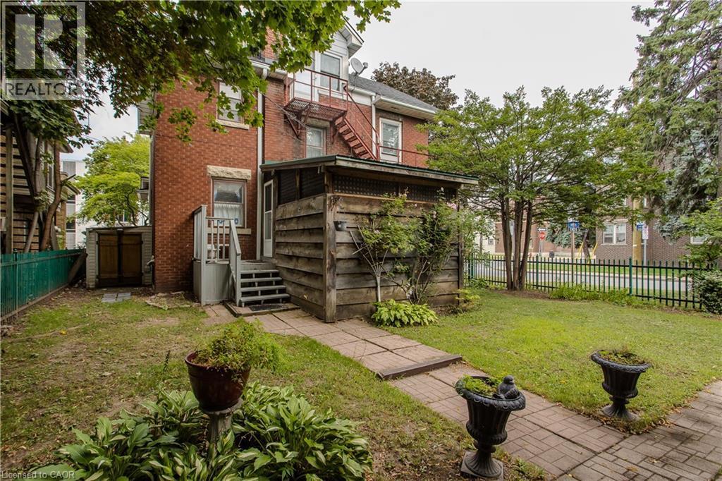1088 King Street E, Hamilton, ON - Outdoor