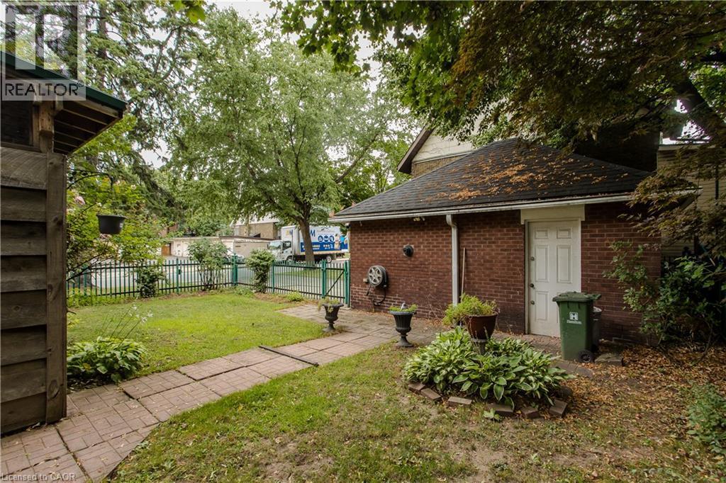 1088 King Street E, Hamilton, ON - Outdoor
