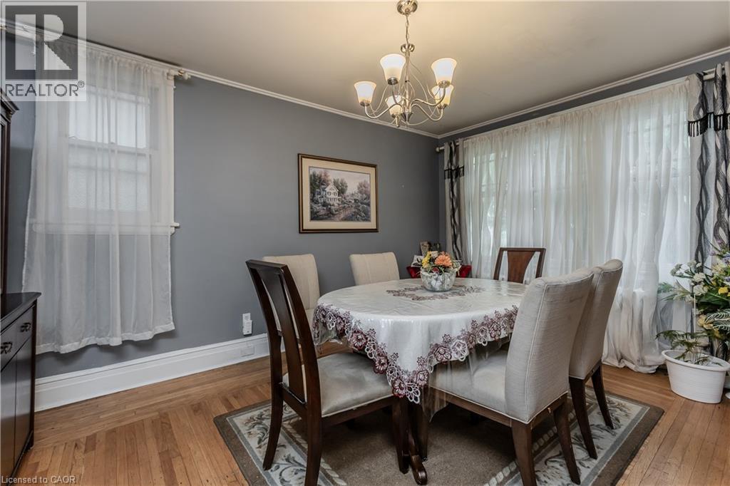1088 King Street E, Hamilton, ON - Indoor Photo Showing Dining Room