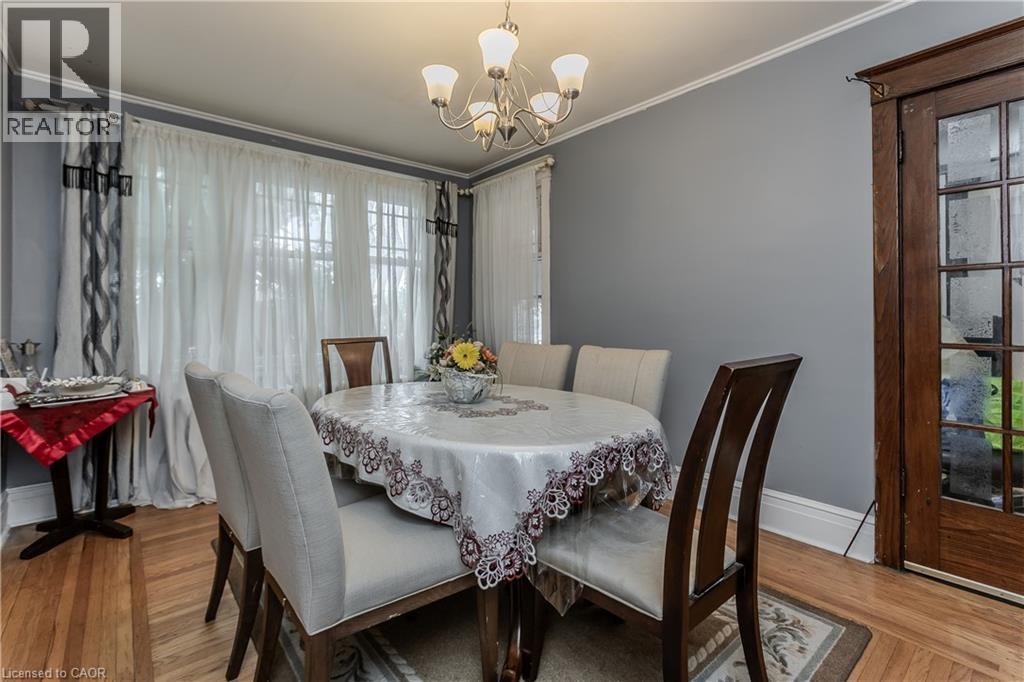 1088 King Street E, Hamilton, ON - Indoor Photo Showing Dining Room