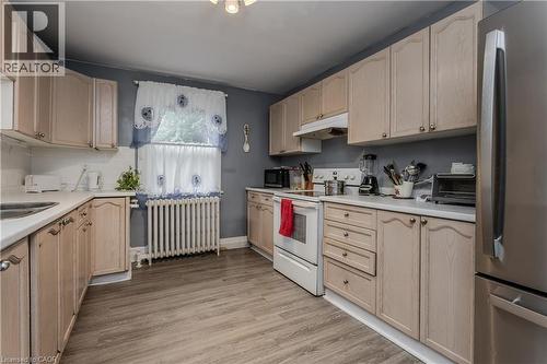 1088 King Street E, Hamilton, ON - Indoor Photo Showing Kitchen