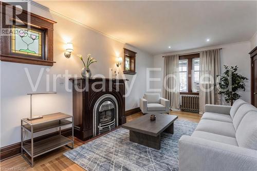 1088 King Street E, Hamilton, ON - Indoor Photo Showing Living Room