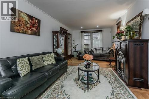 1088 King Street E, Hamilton, ON - Indoor Photo Showing Living Room