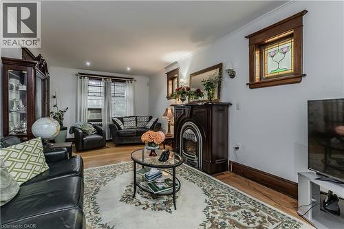 1088 King Street E, Hamilton, ON - Indoor Photo Showing Living Room