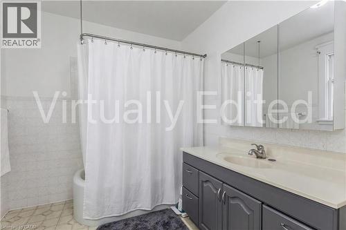 1088 King Street E, Hamilton, ON - Indoor Photo Showing Bathroom