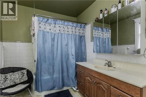1088 King Street E, Hamilton, ON - Indoor Photo Showing Bathroom