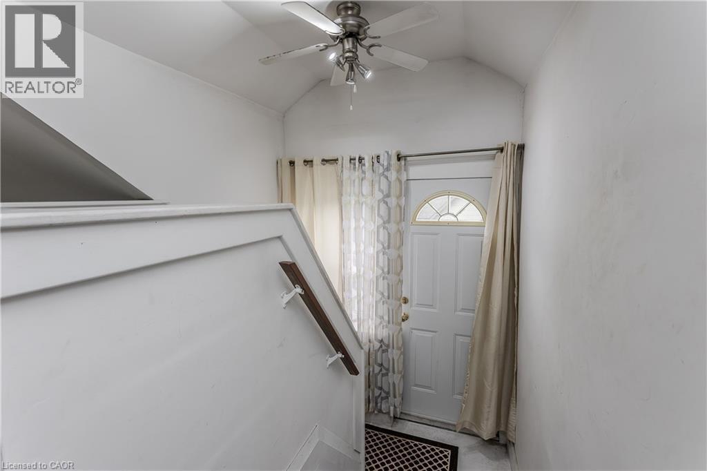1088 King Street E, Hamilton, ON - Indoor Photo Showing Other Room