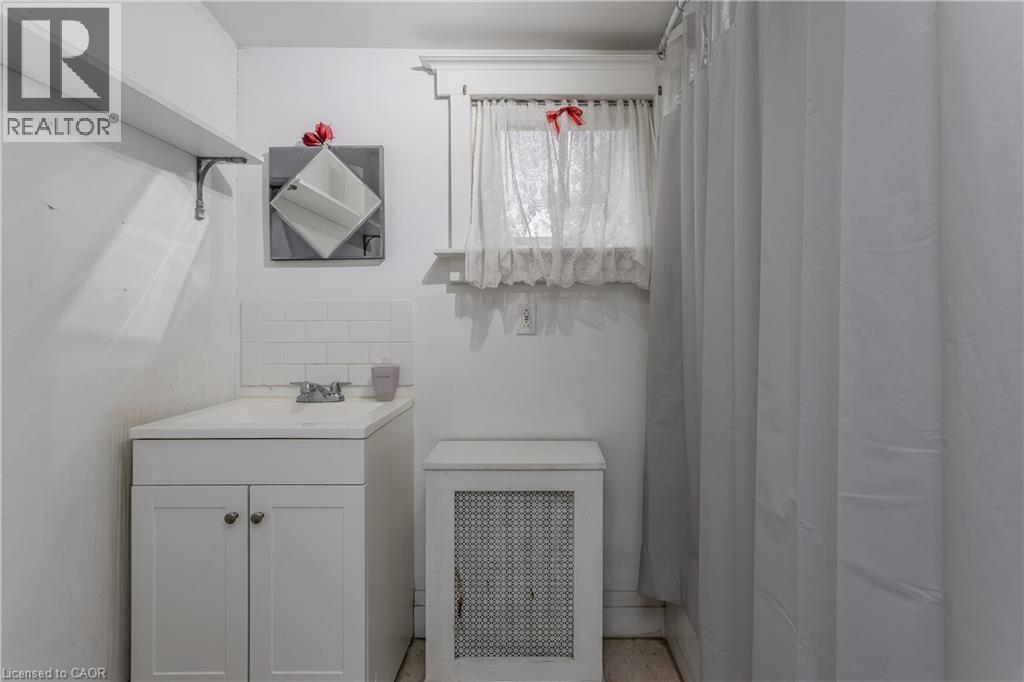 1088 King Street E, Hamilton, ON - Indoor