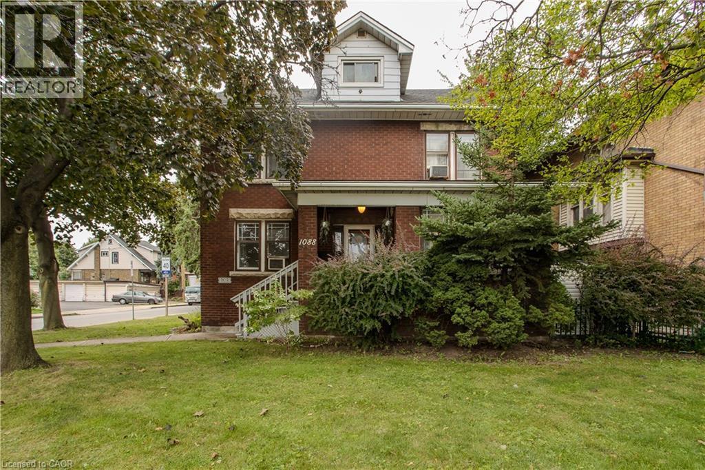 1088 King Street E, Hamilton, ON - Outdoor