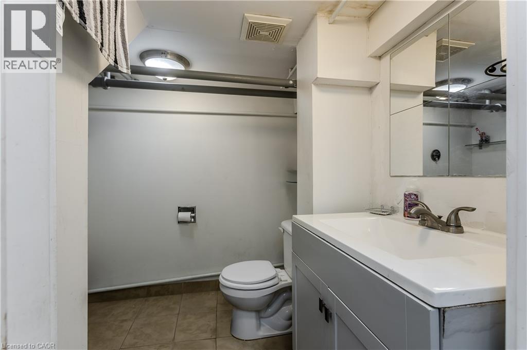 1088 King Street E, Hamilton, ON - Indoor Photo Showing Bathroom