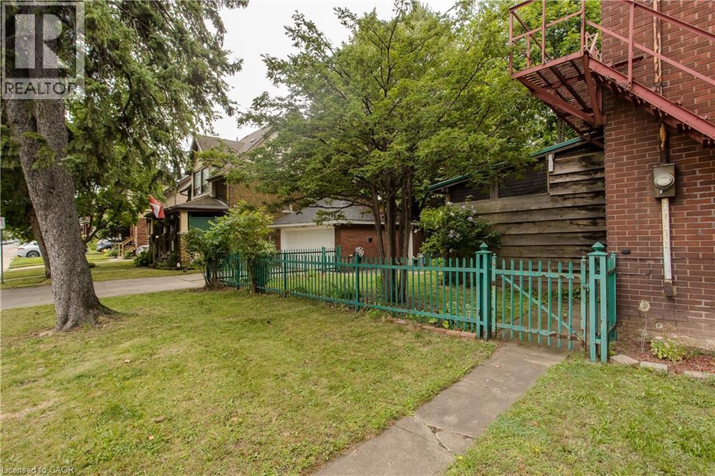 1088 King Street E, Hamilton, ON - Outdoor