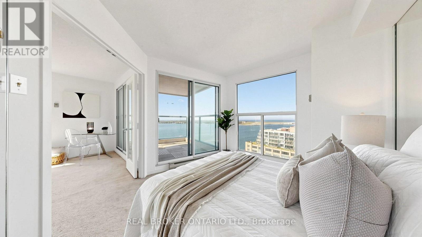 2108 - 99 Harbour Square, Toronto, ON - Indoor