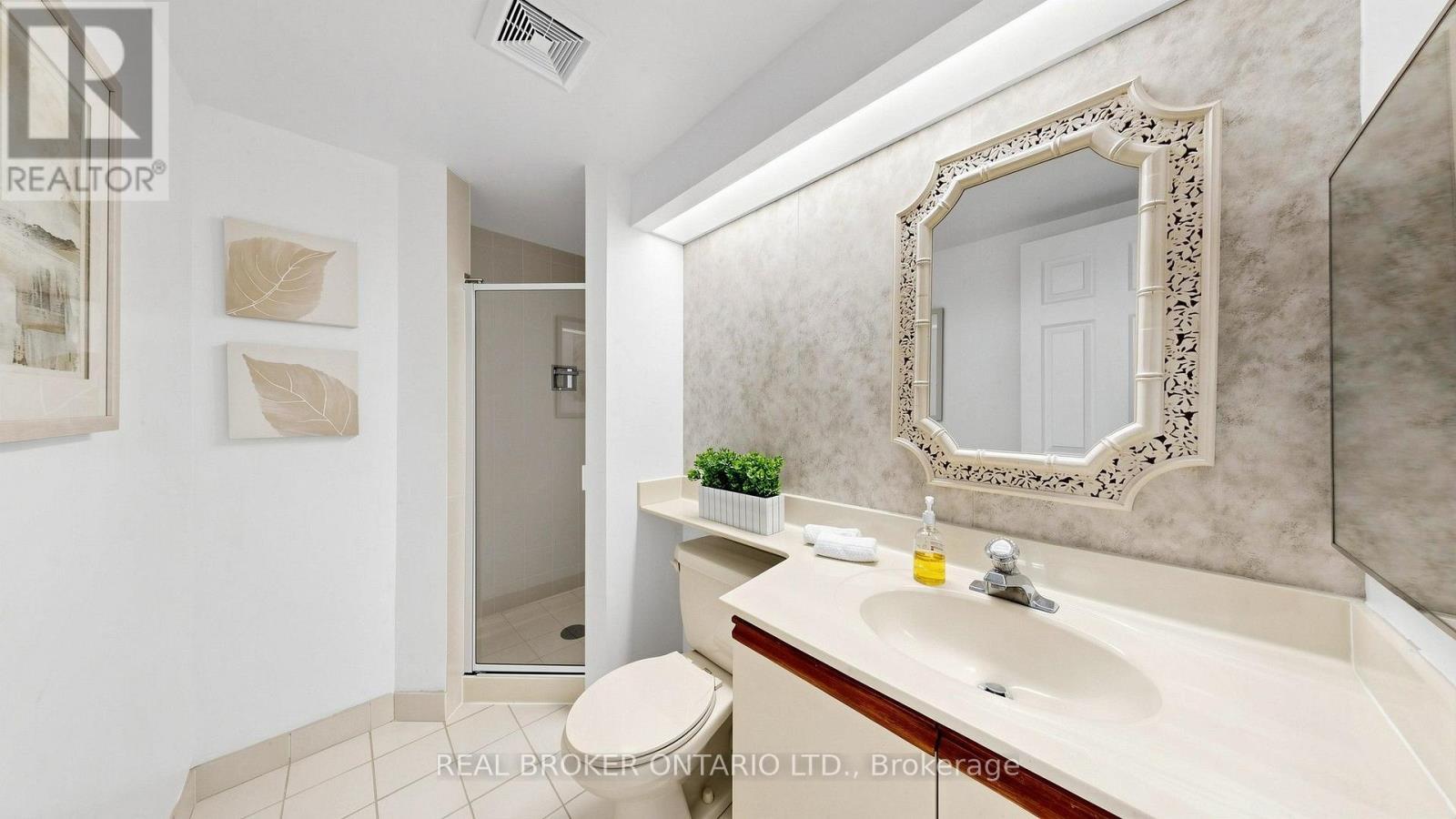 2108 - 99 Harbour Square, Toronto, ON - Indoor Photo Showing Bathroom