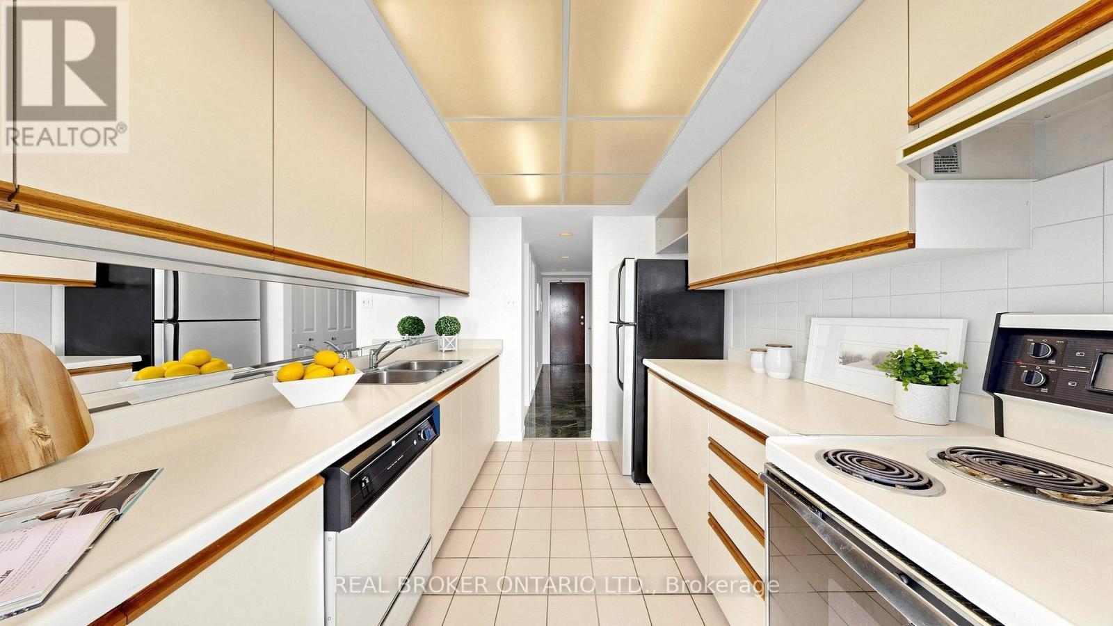 2108 - 99 Harbour Square, Toronto, ON - Indoor Photo Showing Kitchen With Double Sink