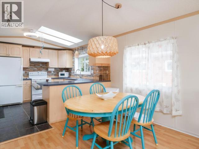 225-989 Range Road, Whitehorse, YT - Indoor Photo Showing Dining Room