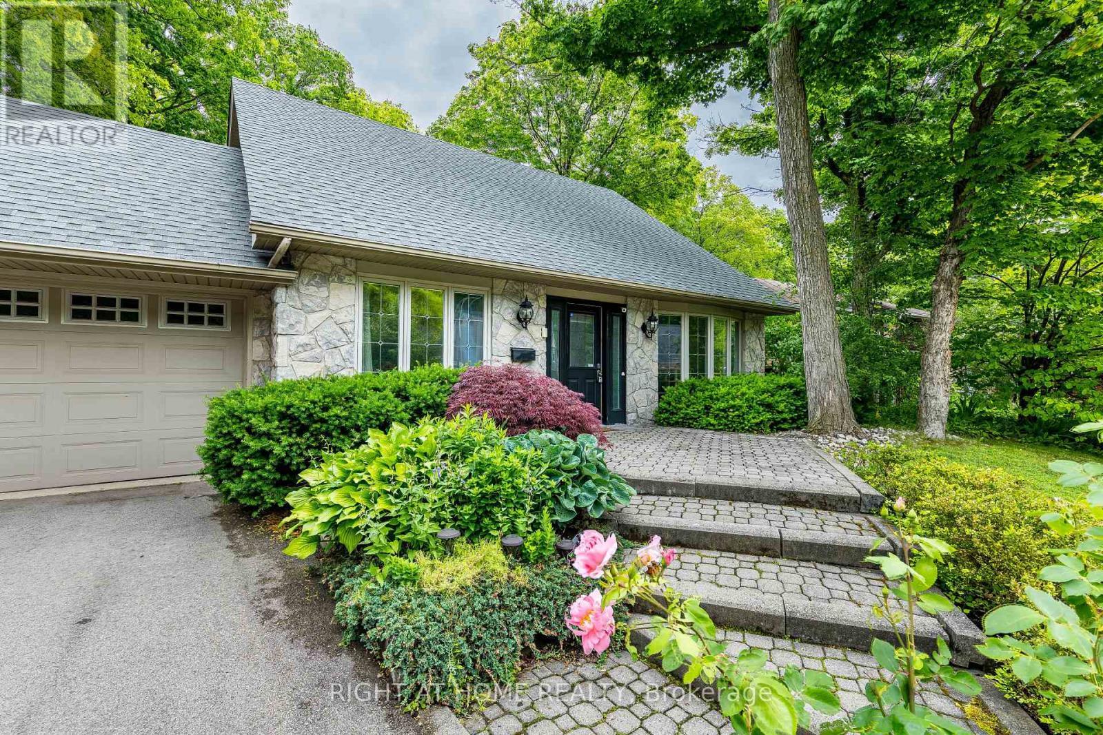 1941 Four Seasons Drive, Burlington, ON - Outdoor