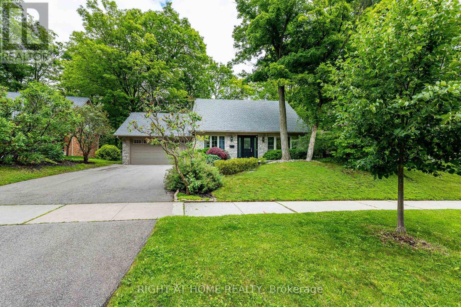 1941 Four Seasons Drive, Burlington, ON - Outdoor
