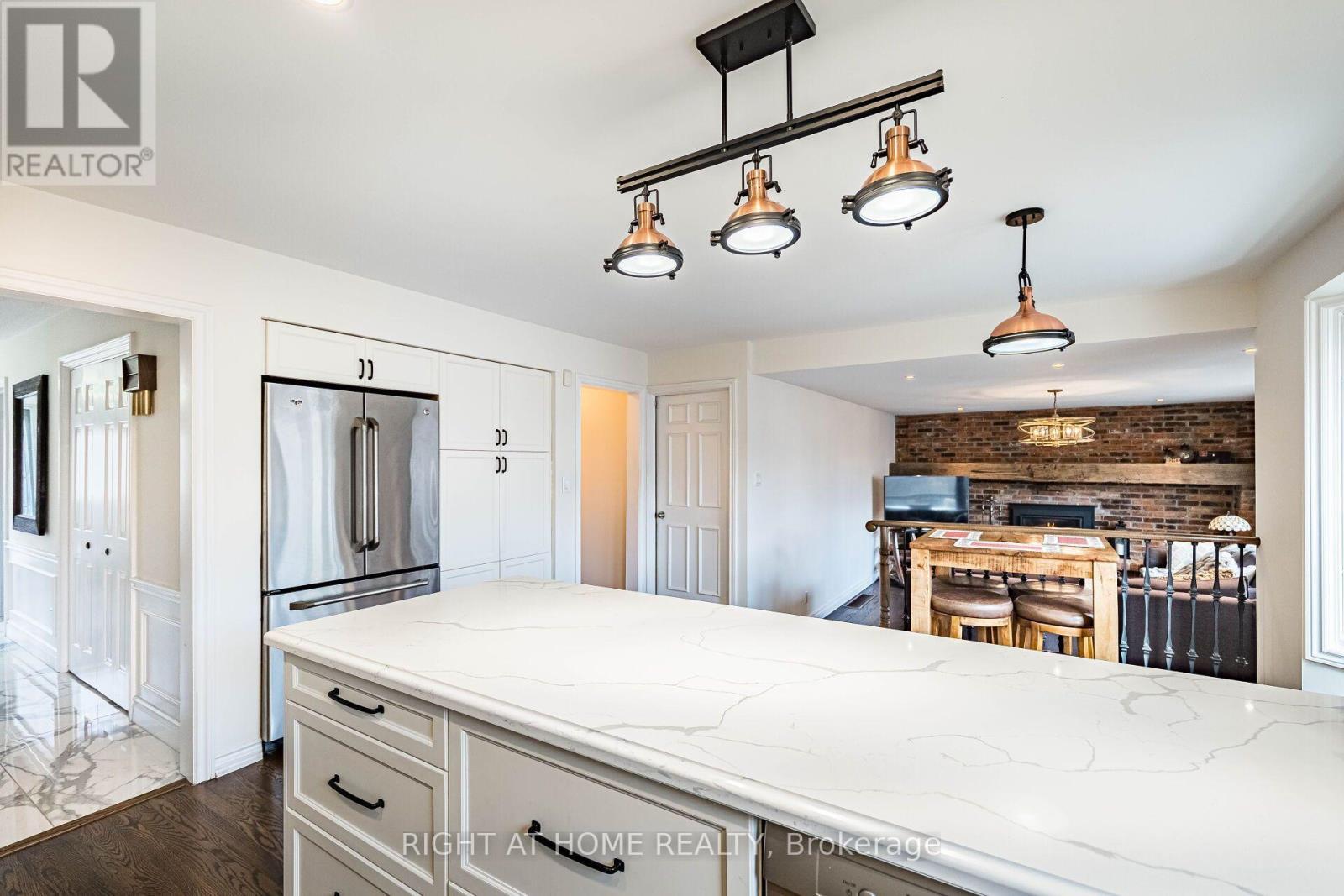 1941 Four Seasons Drive, Burlington, ON - Indoor Photo Showing Kitchen