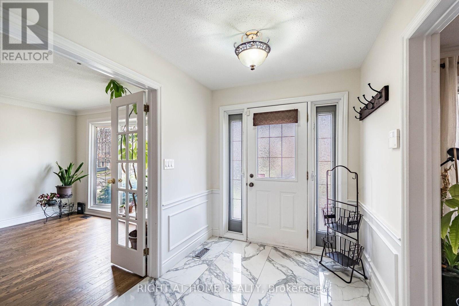 1941 Four Seasons Drive, Burlington, ON - Indoor Photo Showing Other Room