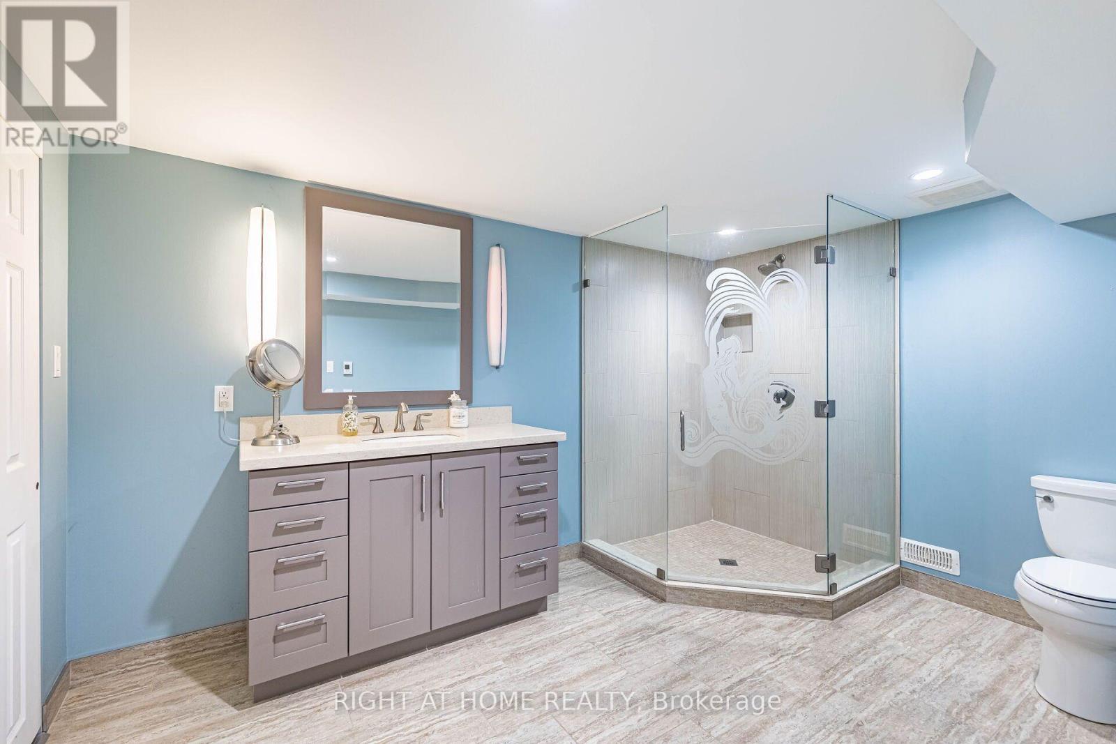 1941 Four Seasons Drive, Burlington, ON - Indoor Photo Showing Bathroom