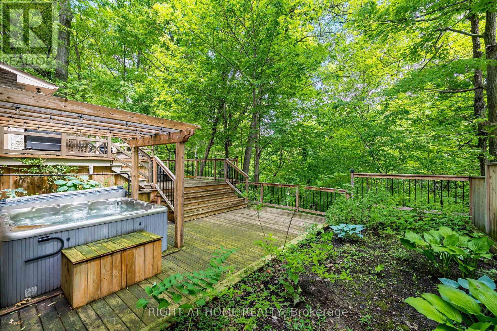 1941 Four Seasons Drive, Burlington, ON - Outdoor