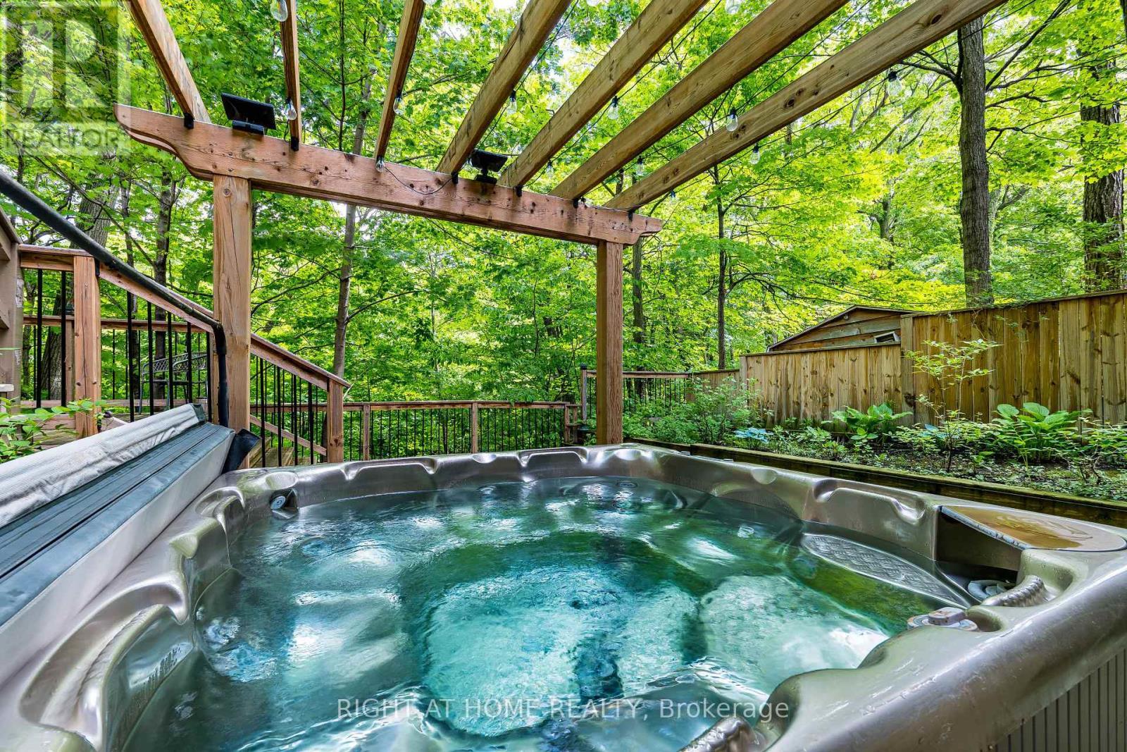 1941 Four Seasons Drive, Burlington, ON - Outdoor