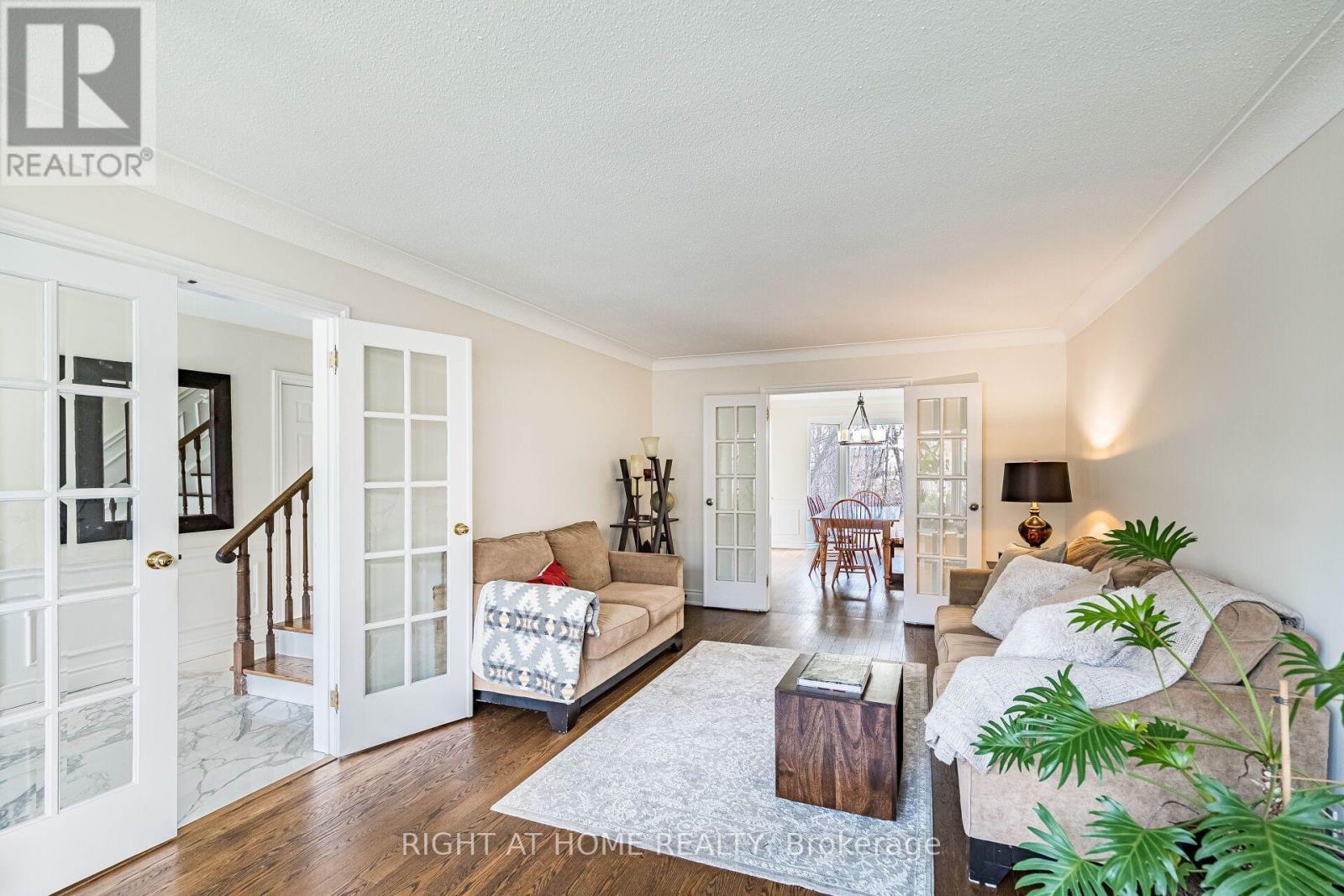 1941 Four Seasons Drive, Burlington, ON - Indoor Photo Showing Living Room
