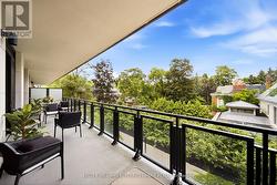 313 - 2 FOREST HILL ROAD Toronto, ON M5V 0N9