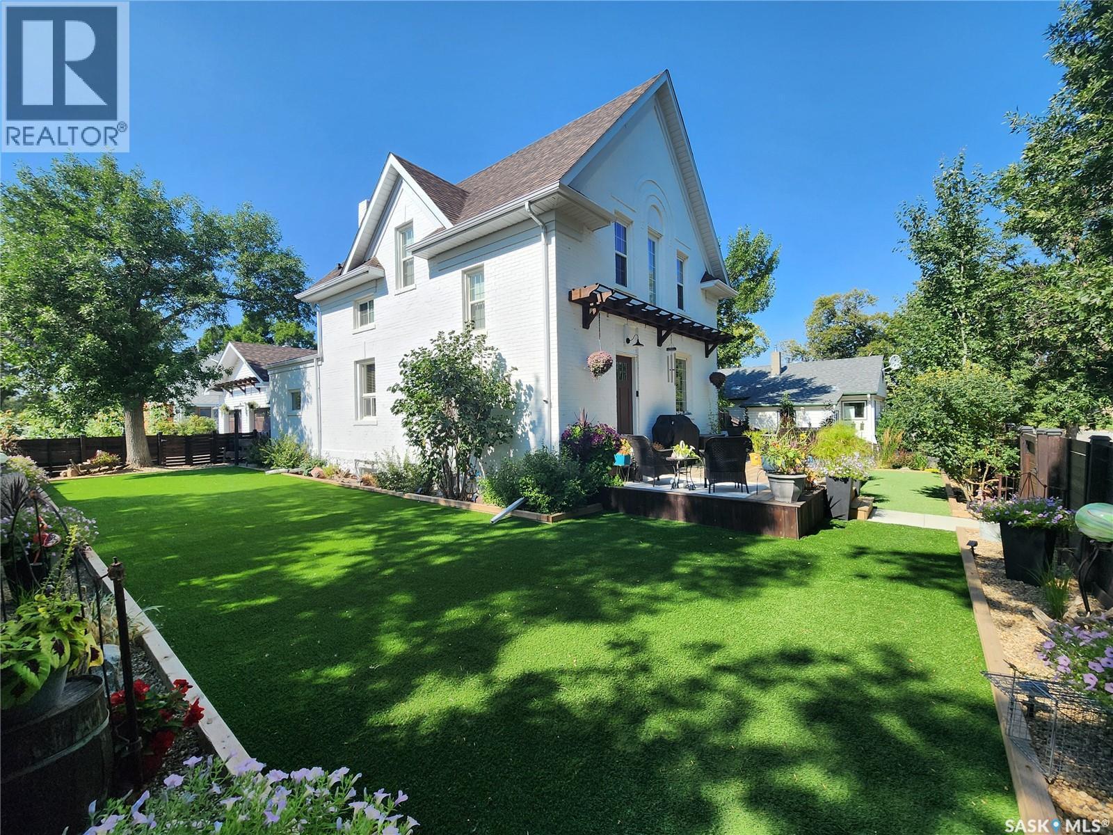 1401 3Rd Street, Estevan, SK - Outdoor