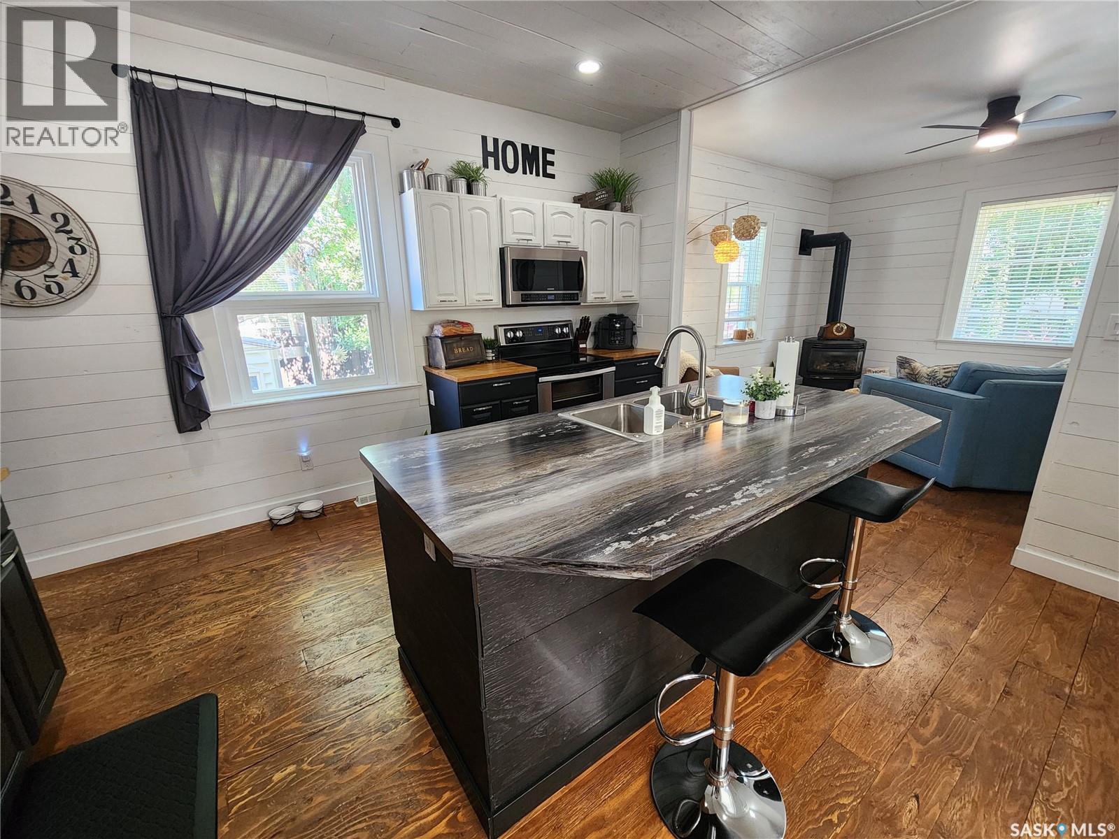 1401 3Rd Street, Estevan, SK - Indoor