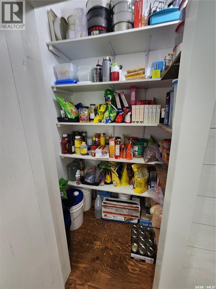 1401 3Rd Street, Estevan, SK - Indoor With Storage